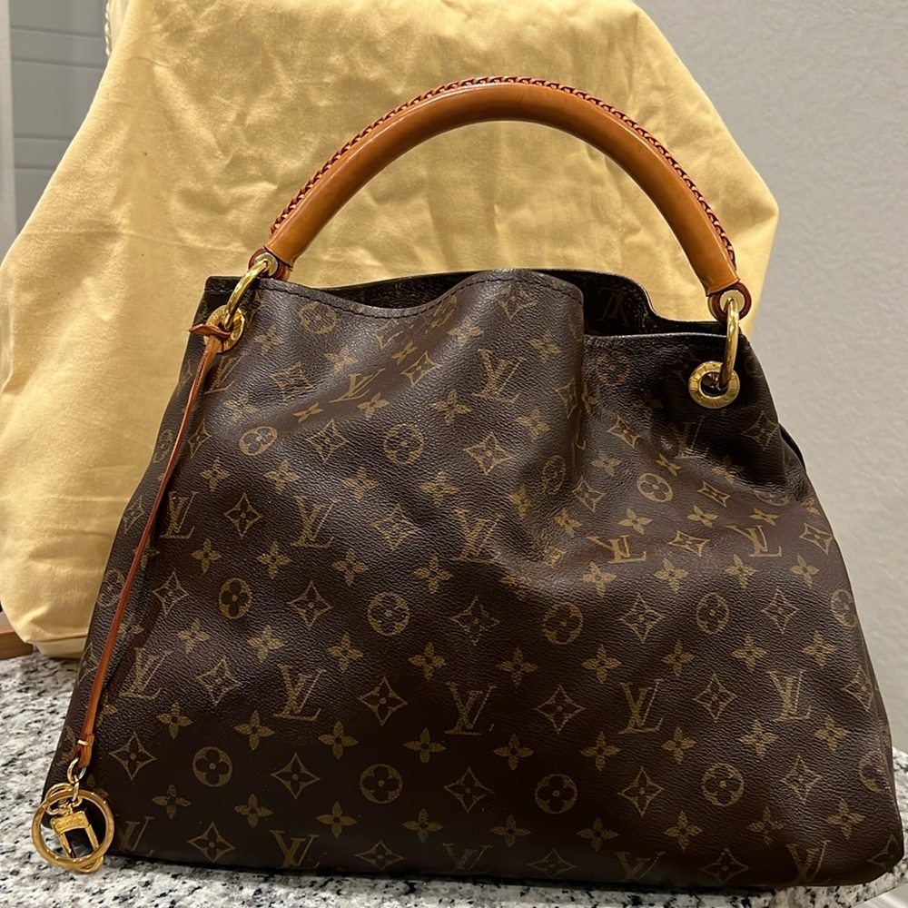 Louis Vuitton Monogram Artsy MM